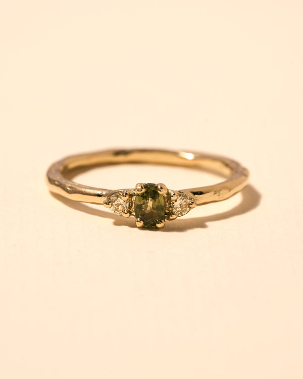 Klassieke ring met groene edelsteen