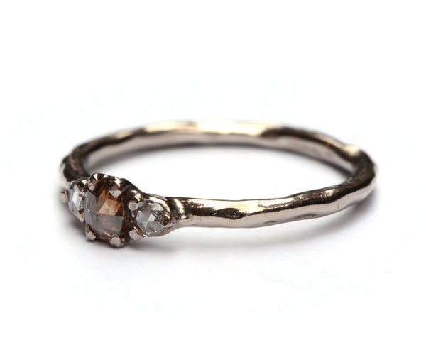 Witgouden ring met roosgeslepen diamanten