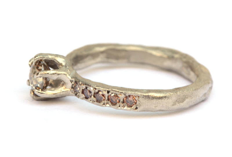 Witgouden ring met bruine diamant