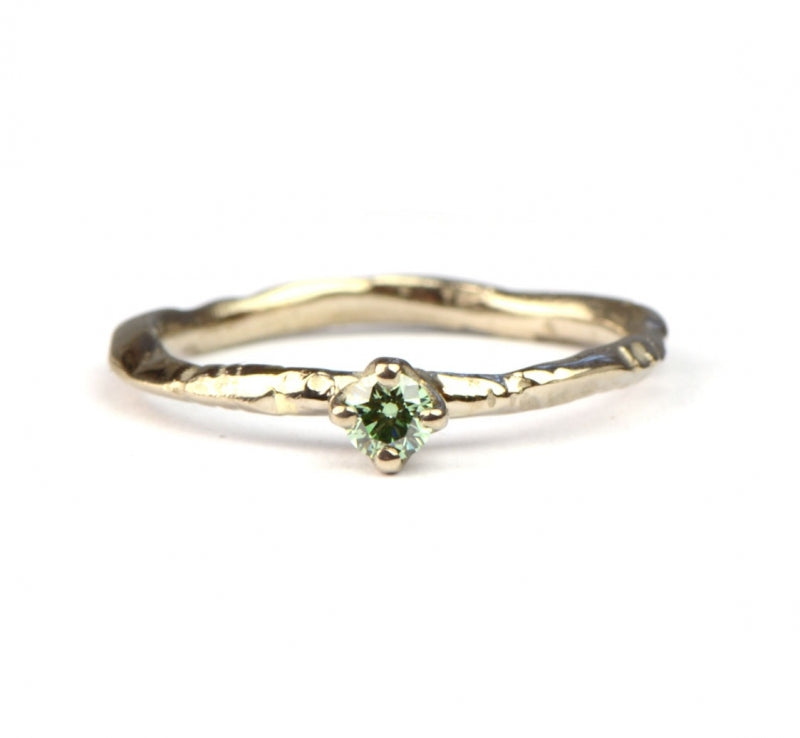 Verlovingsring met groene diamant in witgoud