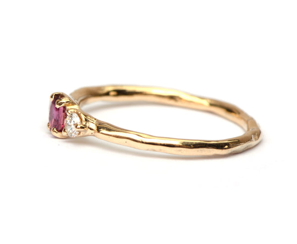 Klassieke ring met antieke robijn en diamant