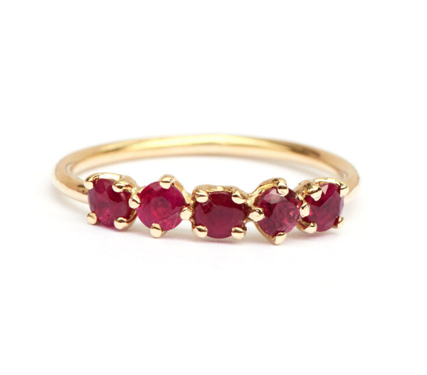Ring met 5 robijnen