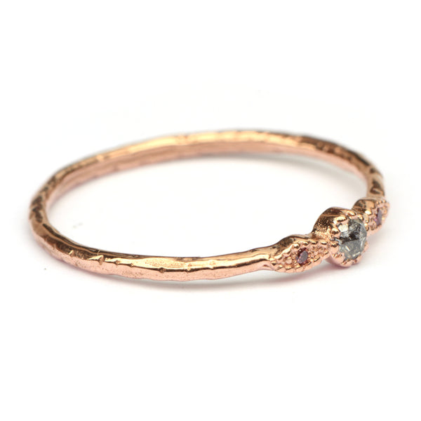Ring Ella met salt & pepper en framboise diamantjes