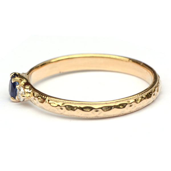 Klassieke ring met saffier en diamant