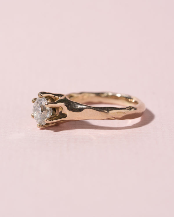 Roodgouden robuuste ring met bolsjewiek diamant