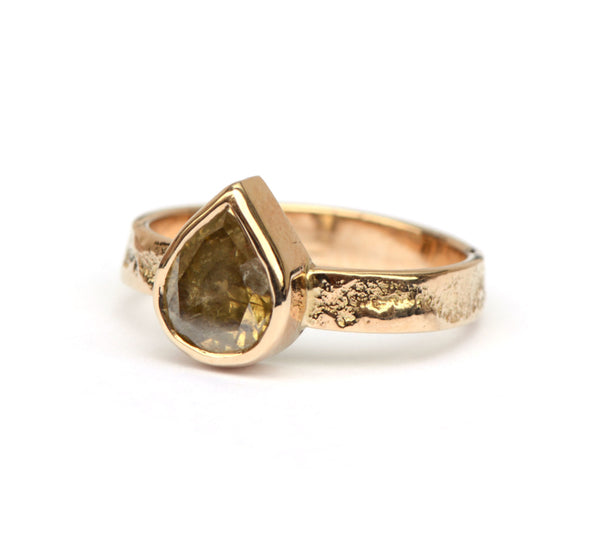 Trouwring met natural green diamant