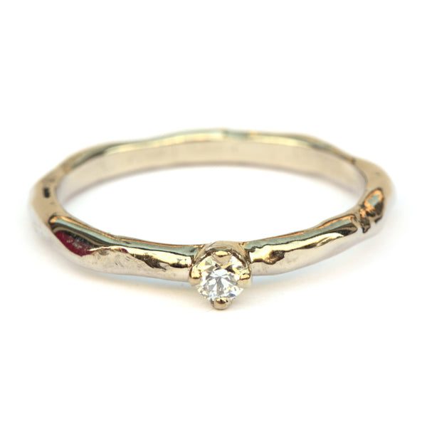 Witgouden organische verlovingsring met diamant