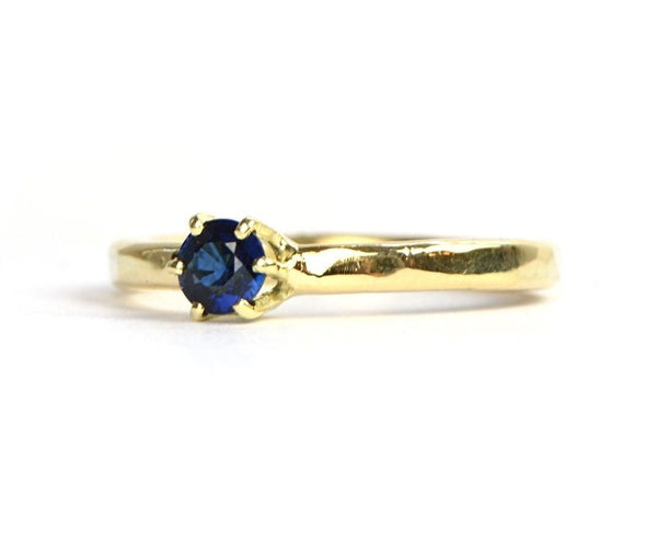 Ring met saffier