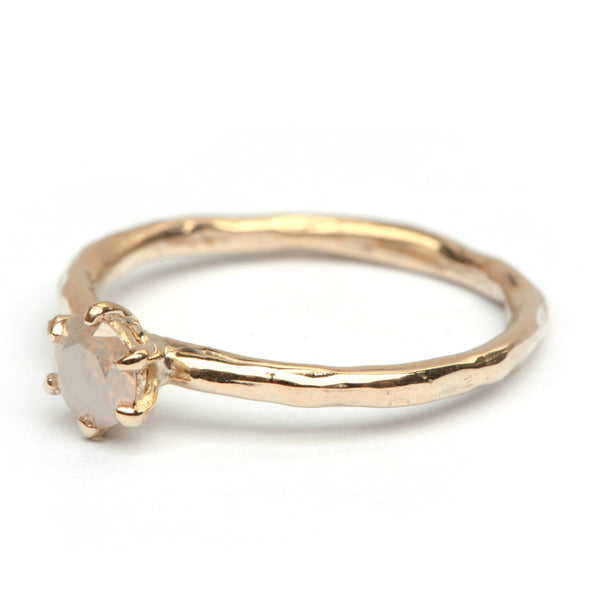 Ring met opaaldiamant