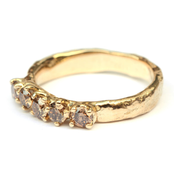 Robuuste ring met vijf bruine diamanten