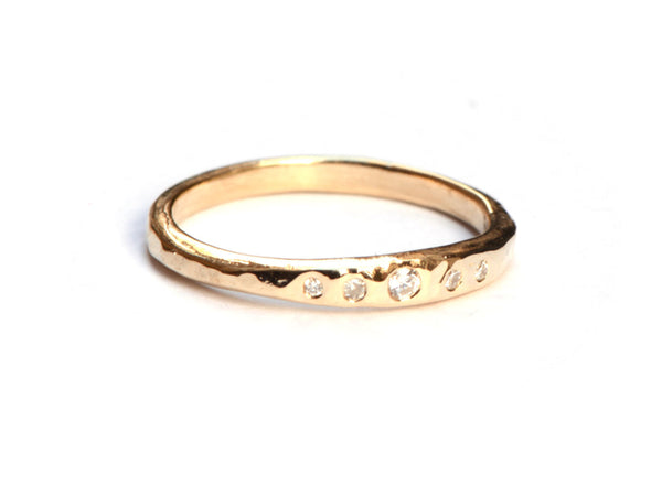 Ring met vijf witte diamantjes