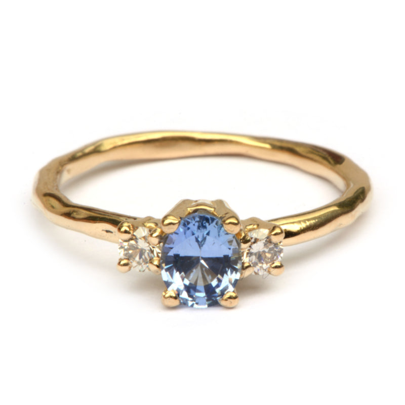 Ring Victoria met blauwe ceylon saffier