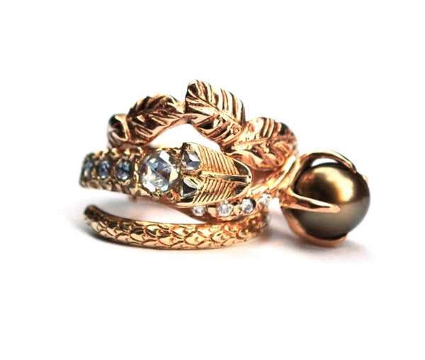 Slangenring van 22krt goud met diamanten