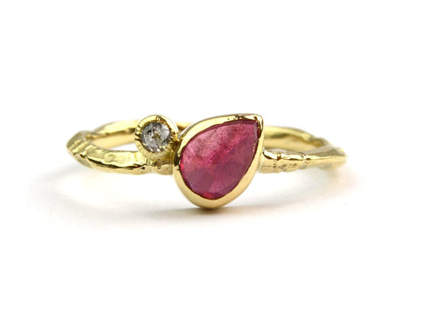 Ring met roze saffier en salt & pepper diamant