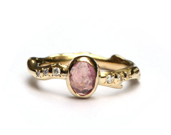 Trouwringenset met roze saffier