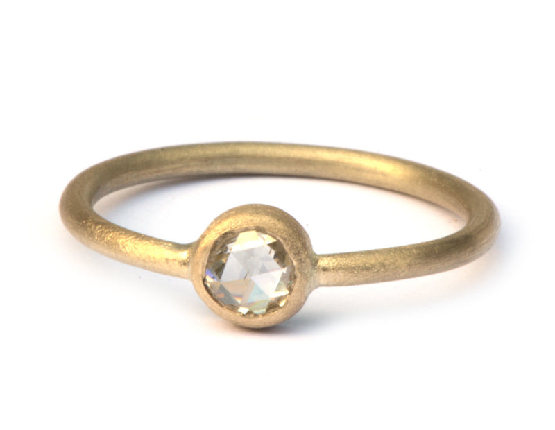 Ring met antieke ronde diamant