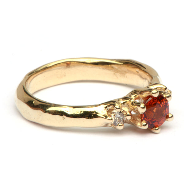 Robuuste klassieke ring met Malaya granaat