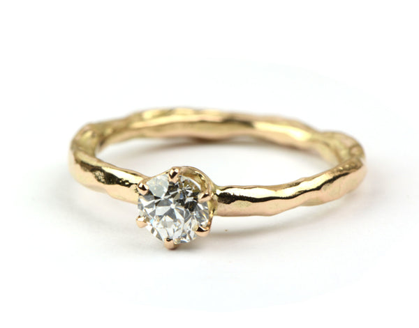 Rosegouden ring met bolsjewiek diamant