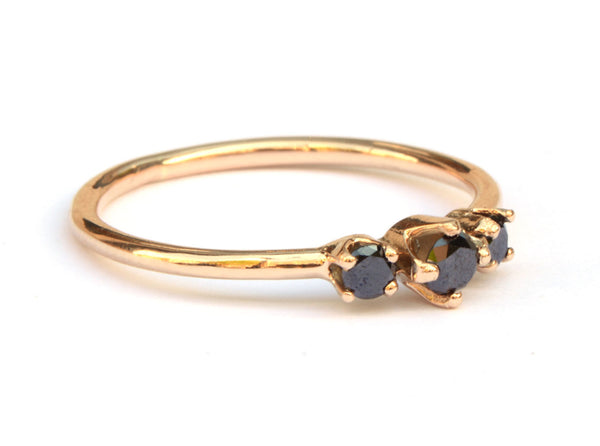 Roségouden ring met drie zwarte diamanten