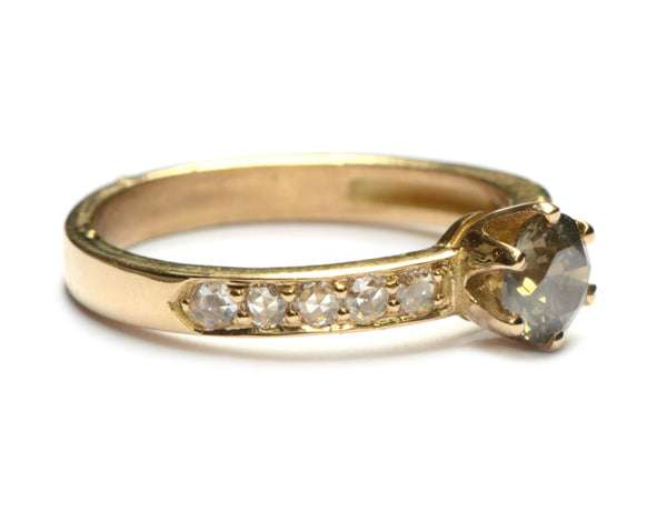 Ring met greenish ice diamant