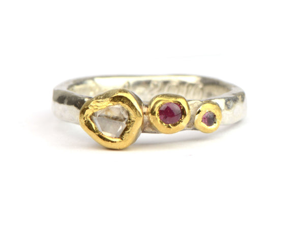 Trouwring met robijn en diamant