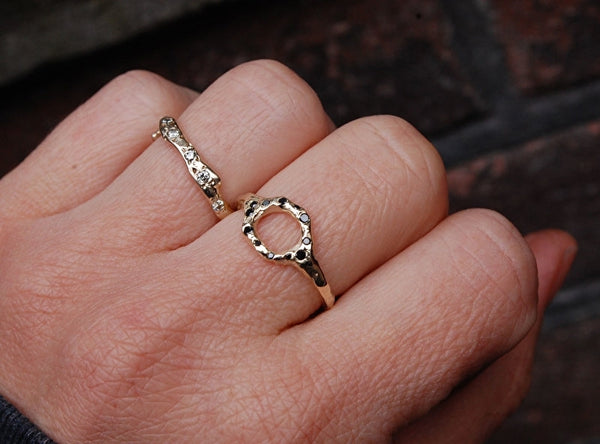 Rustieke ring met zwarte diamantjes