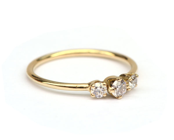 Ring met drie natural light pink diamanten