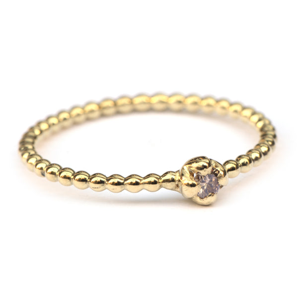 Parelring met pinkish brown diamant