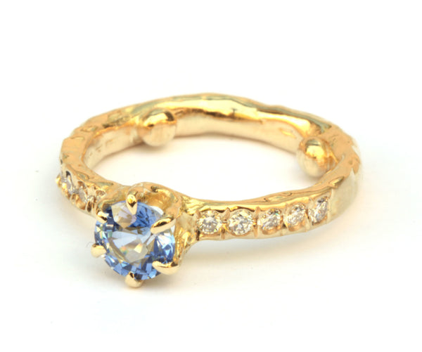 Ring met ceylon saffier en diamanten