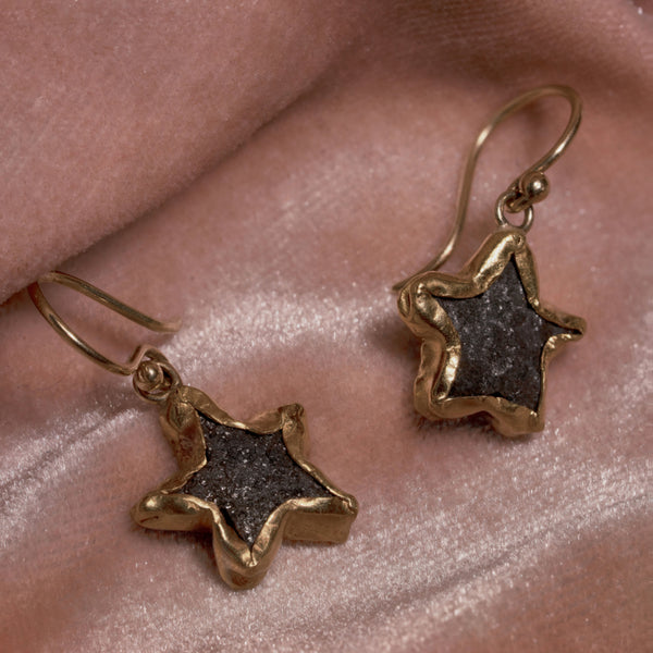 Sterhangers met ongeslepen diamant