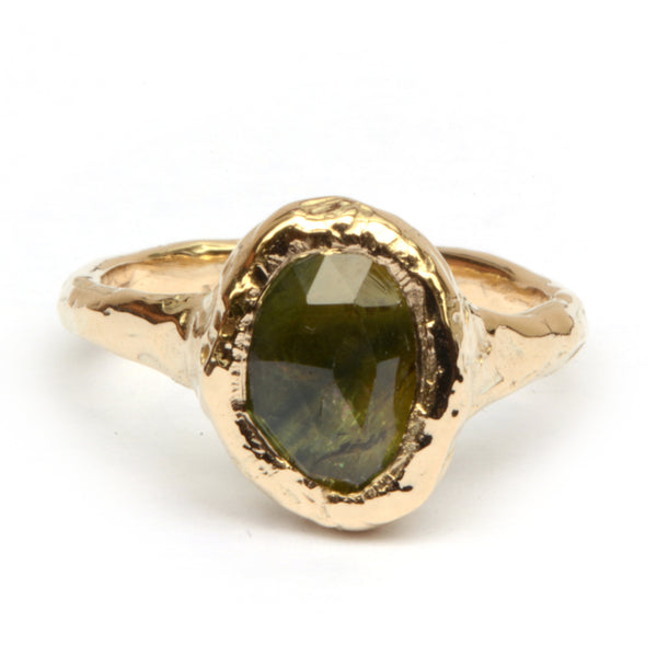 Robuuste ring met groene saffier