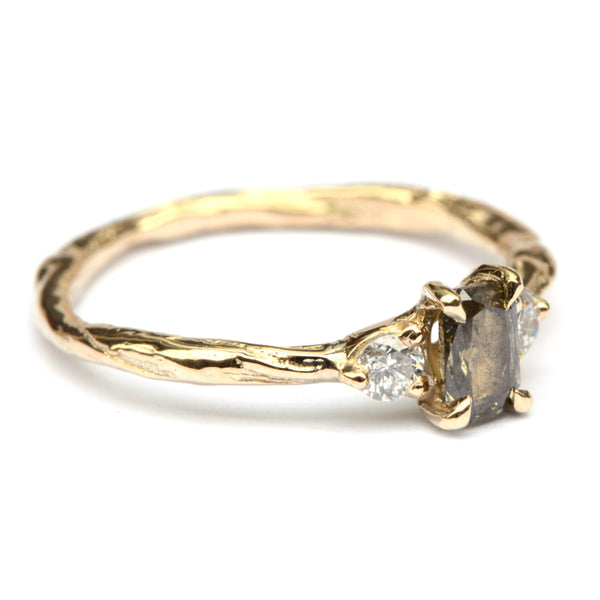 Ring met groene emerald cut diamant