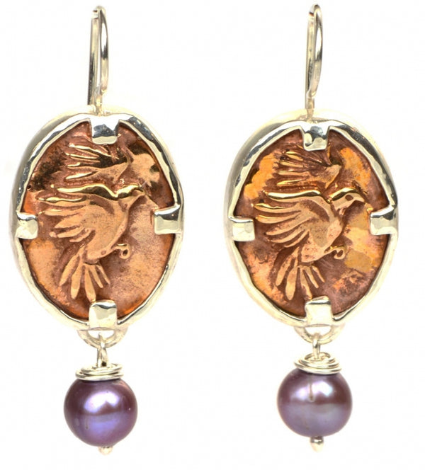 Oorhangers met bronzen vogels en parels