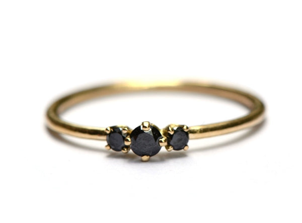 Ringen met zwarte diamantjes