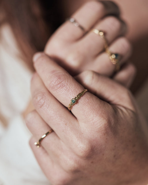 Rosa Nora ring met groene diamant