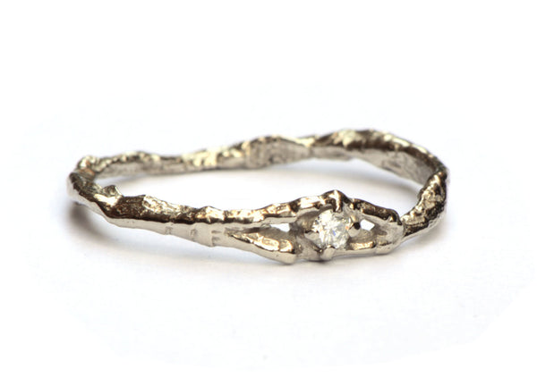Witgouden fijne takjesring met diamant