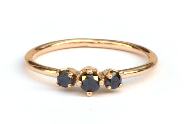 Roségouden ring met drie zwarte diamanten