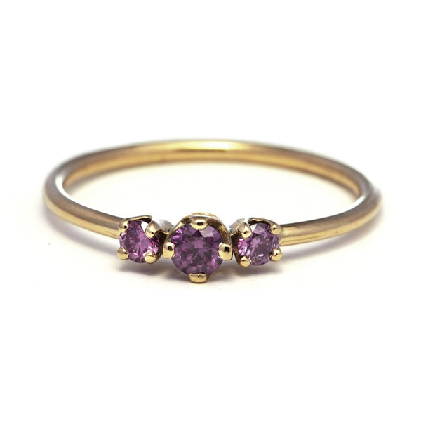 Ring met drie roze diamanten