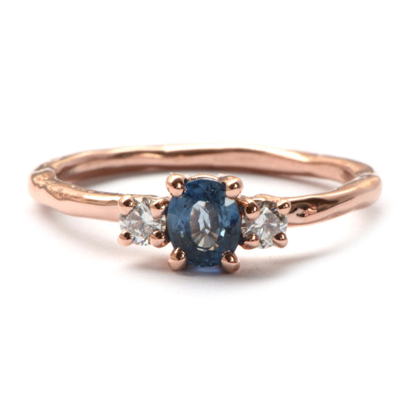 Ring Victoria met korenbloemblauwe saffier