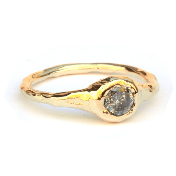 Robuuste ring met salt & pepper diamant