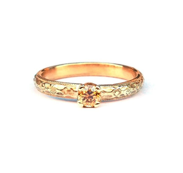 Verlovingsring met olijfgroene diamant