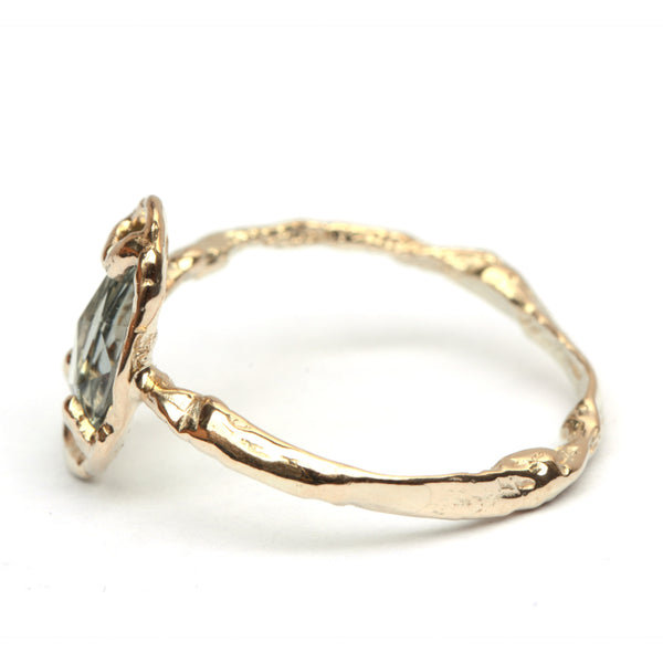 Ring met roos geslepen groene saffier