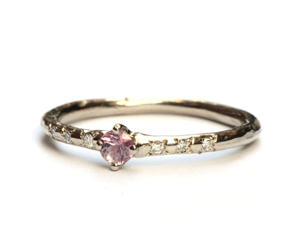 Witgouden ring met roze saffier
