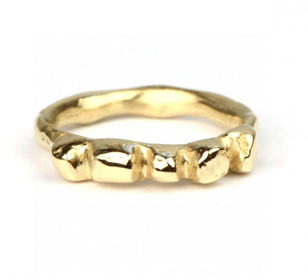 Ring met vijf rotsjes