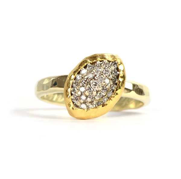 Ring met diamanten blaadje