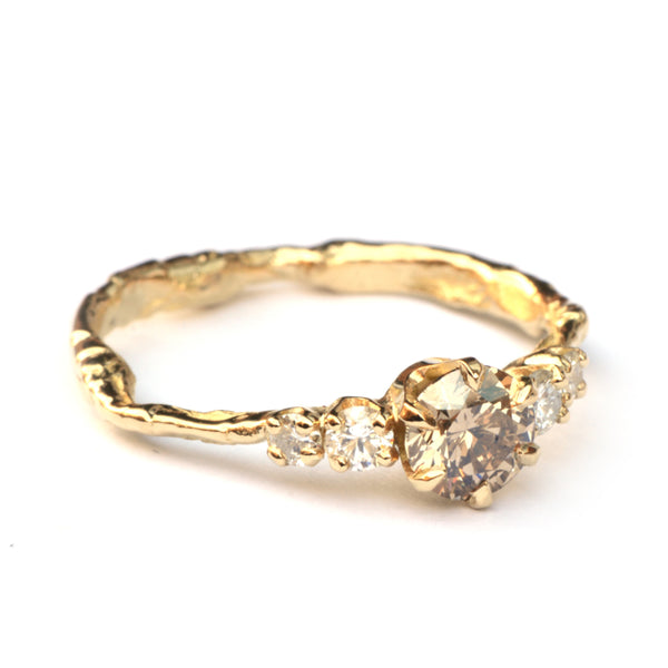 Grillige verlovingsring met diamanten