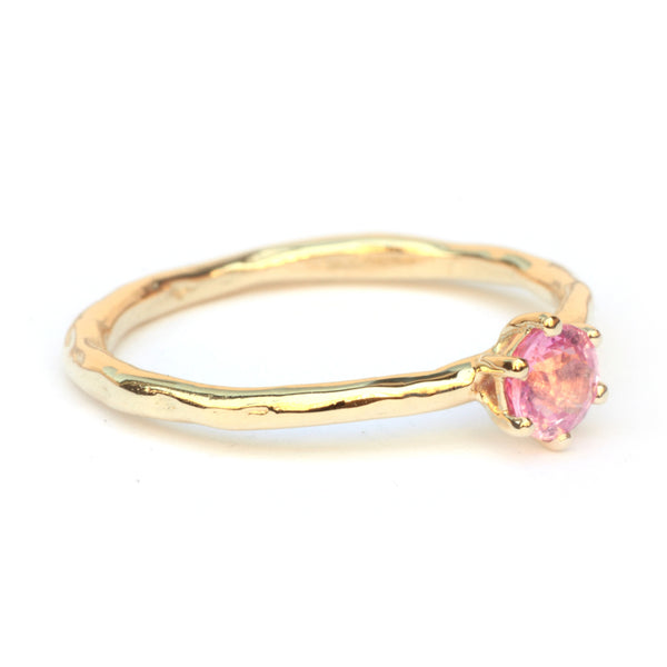 Ring met roze saffier