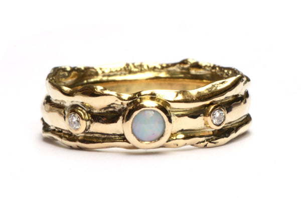 Trouwring met opaal en diamant