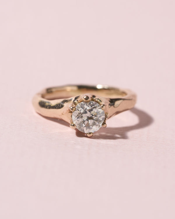 Roodgouden robuuste ring met bolsjewiek diamant
