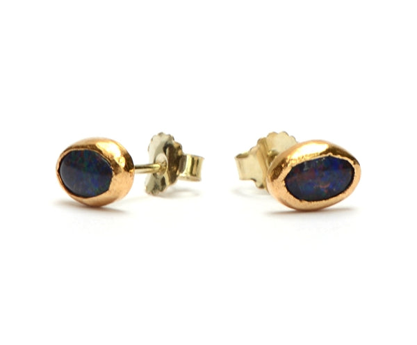 Oorstekers met blauwe opaal